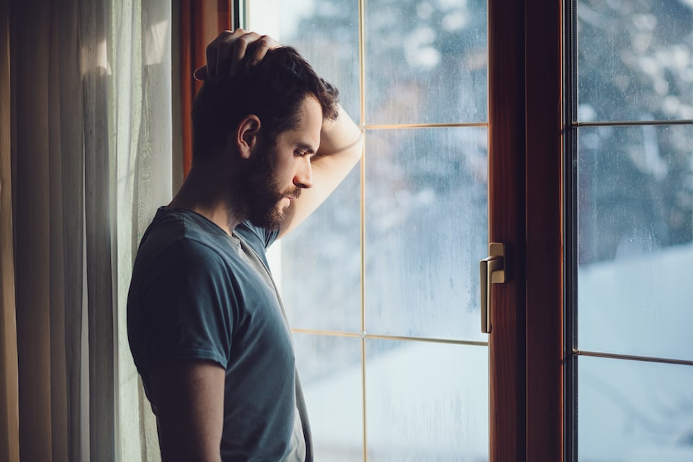 Somber, prikkelbaar en géén roze wolk: waarom een postnatale depressie bij mannen nog onbekend is Ouders van Nu Redactie