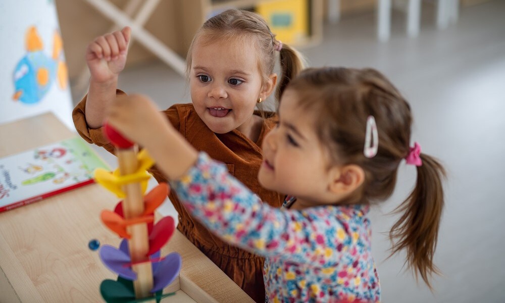 Goedkopere kinderopvang op rustige dagen? Zo denken ouders erover Ouders van Nu Redactie