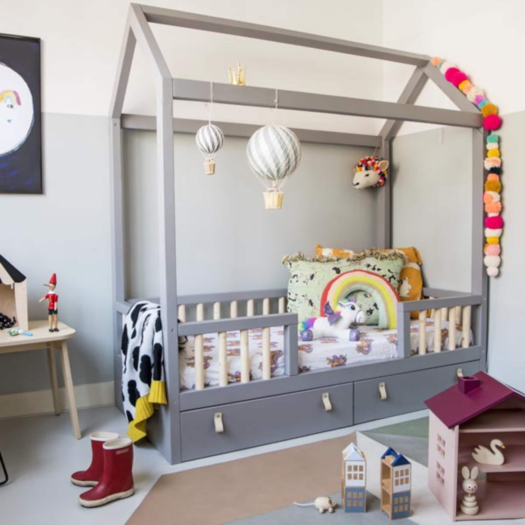 kinderkamer inspiratie zoetroze met grijs als tegenhanger