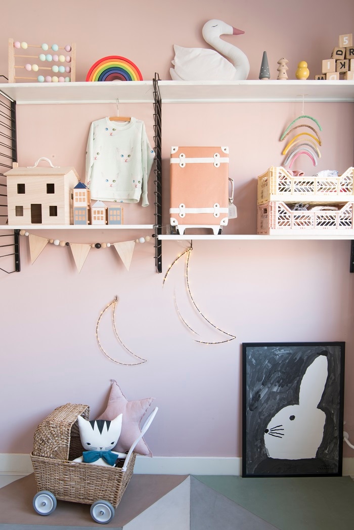 Kinderkamer inspiratie: zoetroze met grijs als tegenhanger Ouders van Nu Redactie