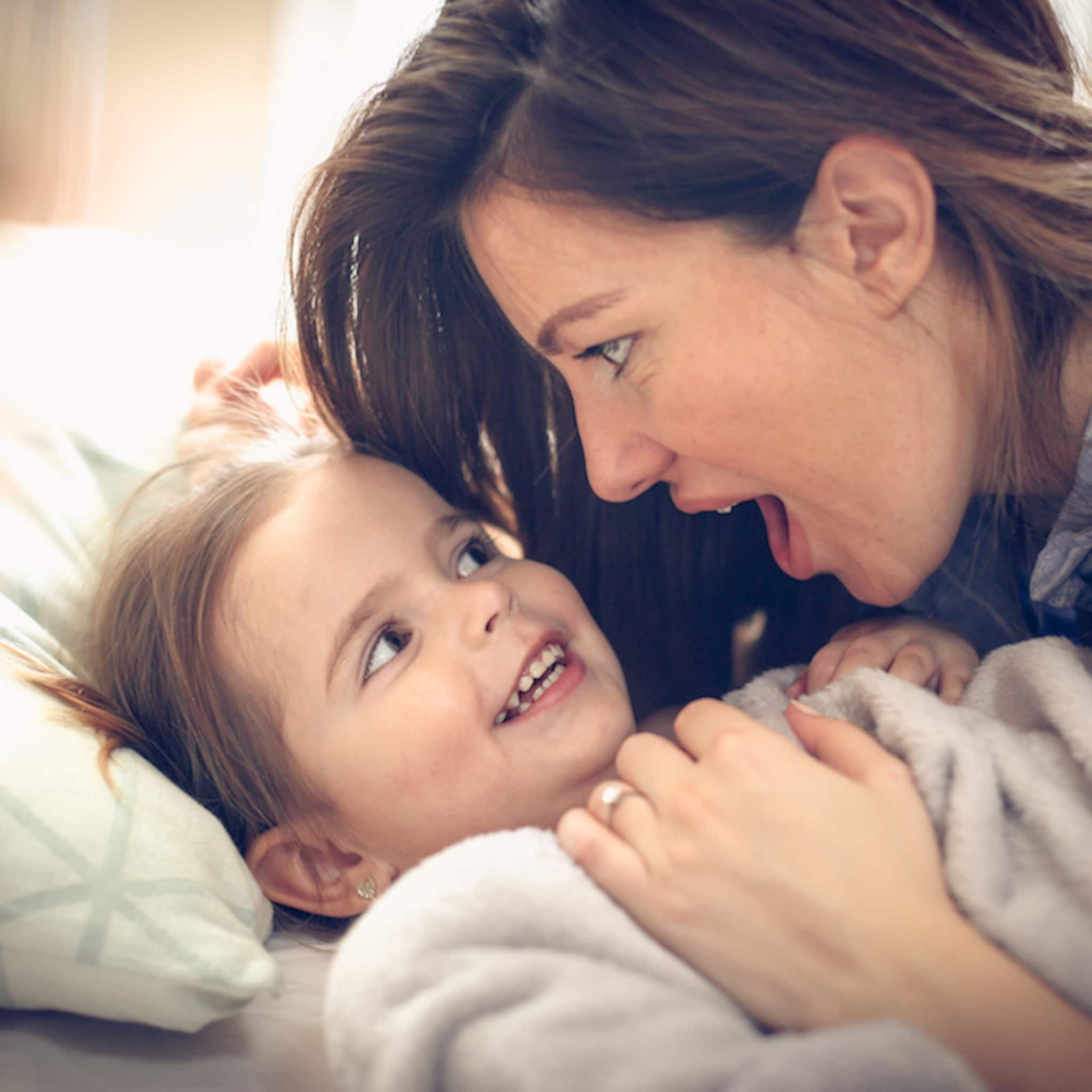 dit is waarom ouders automatisch in de derde persoon tegen hun kind praten