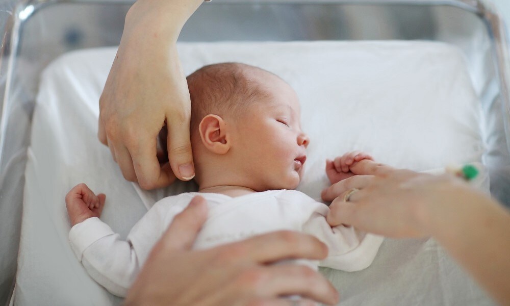 Drankje in plaats van infuus: baby met infectie eerder naar huis Ouders van Nu Redactie