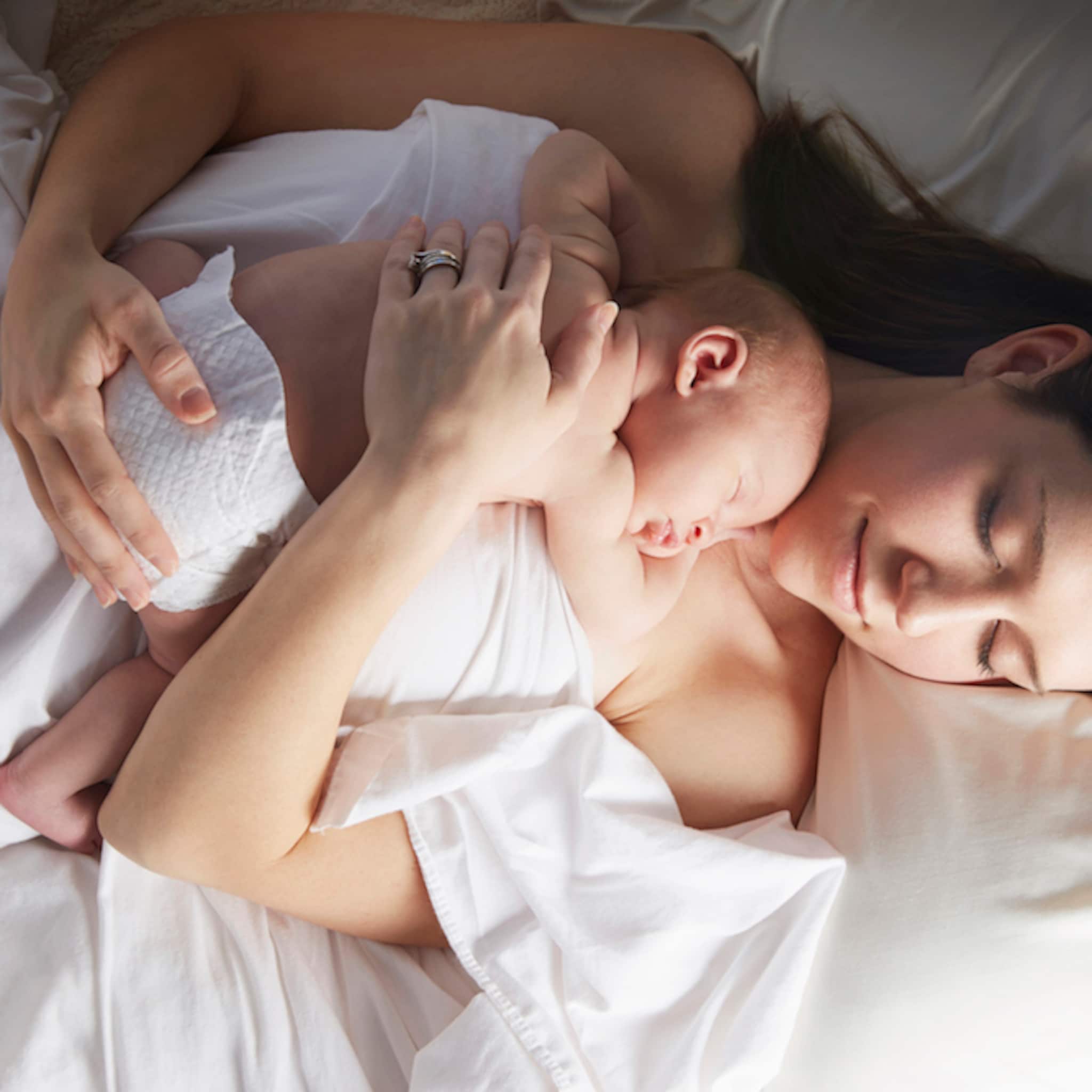 onderzoek je baby in jouw bed laten slapen zorgt niet voor betere hechting