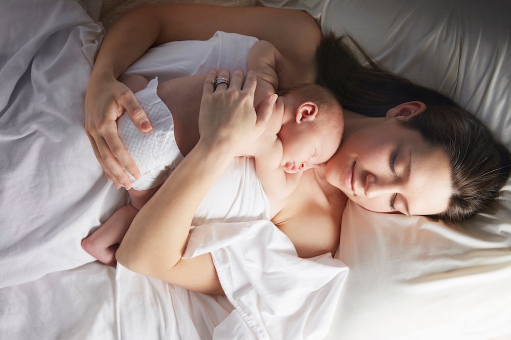 Onderzoek: je baby in jouw bed laten slapen, zorgt niet voor betere hechting Ouders van Nu Redactie