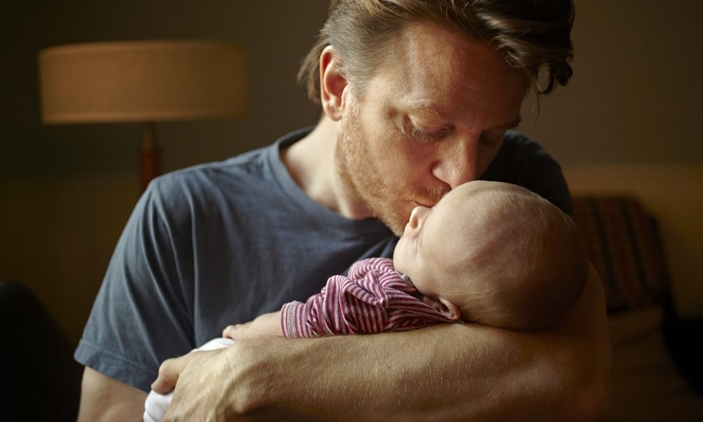 Onderzoek: vaders hebben betere band met slecht slapende baby’s Ouders van Nu Redactie