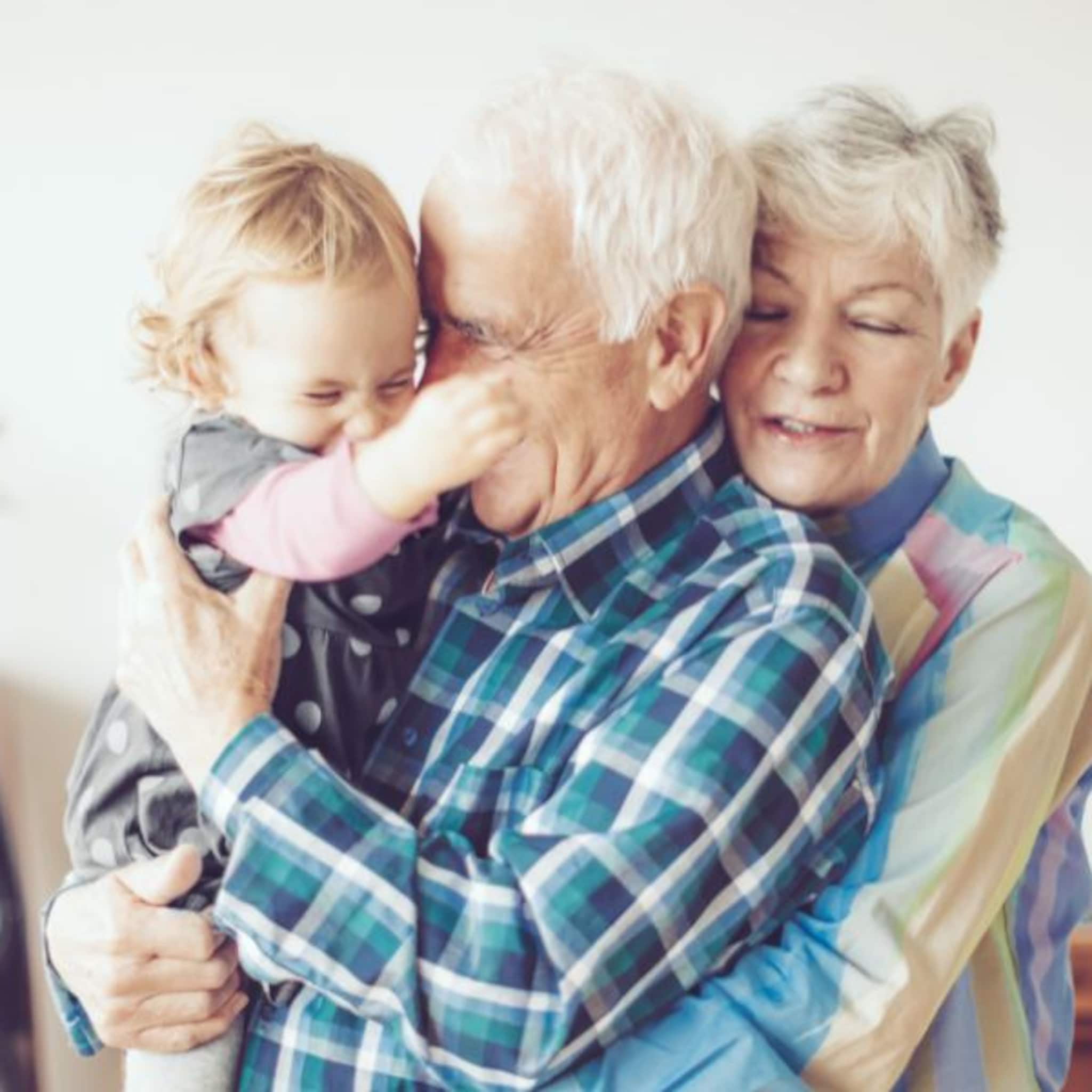 terugblik op corona dilemma s mocht jouw kind opa en oma knuffelen