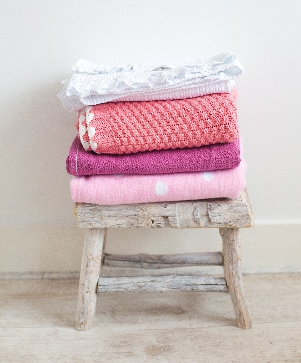 Kinderkamer inspiratie: Scandinavische babykamer met een vleugje roze Ouders van Nu Redactie