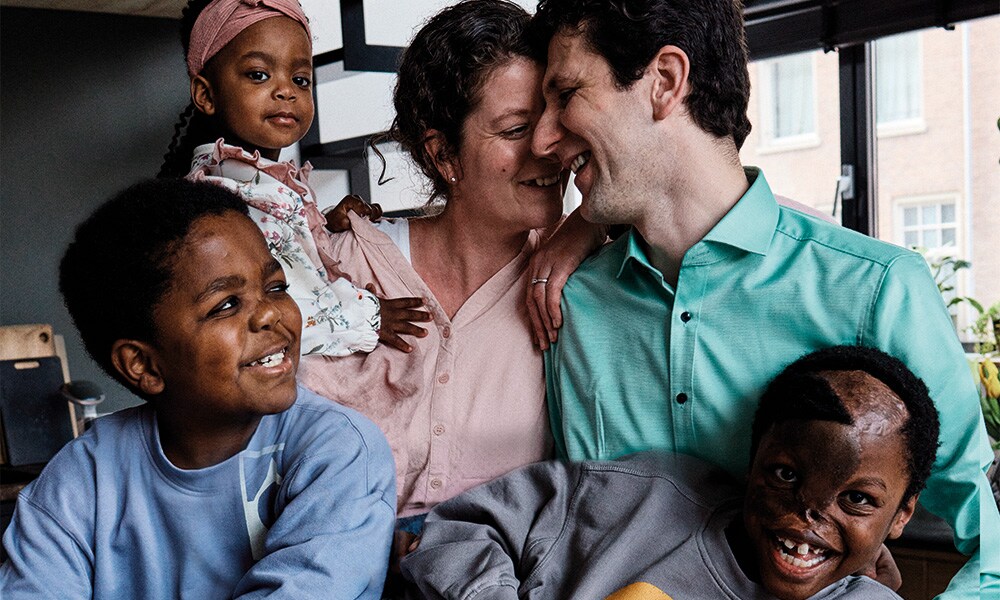 Rosanne en Martin hebben drie adoptiekinderen: ‘In een ideale wereld waren ze niet geadopteerd’ Ouders van Nu Redactie