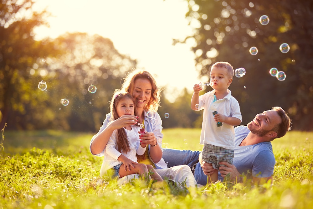 Happy family? Dit zijn de beste landen ter wereld om je kind op te voeden Ouders van Nu Redactie