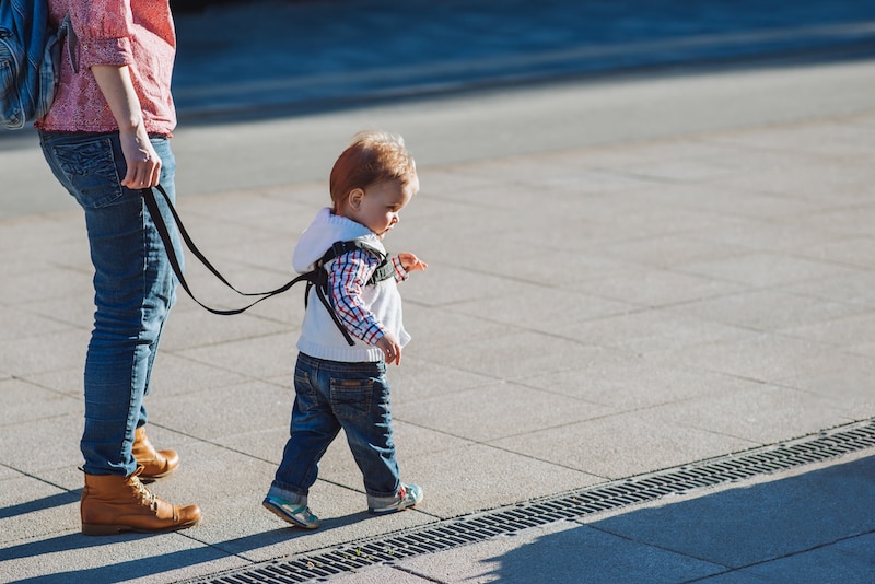Je kind in een tuigje: slim of belachelijk? Dit vinden ouders Ouders van Nu Redactie