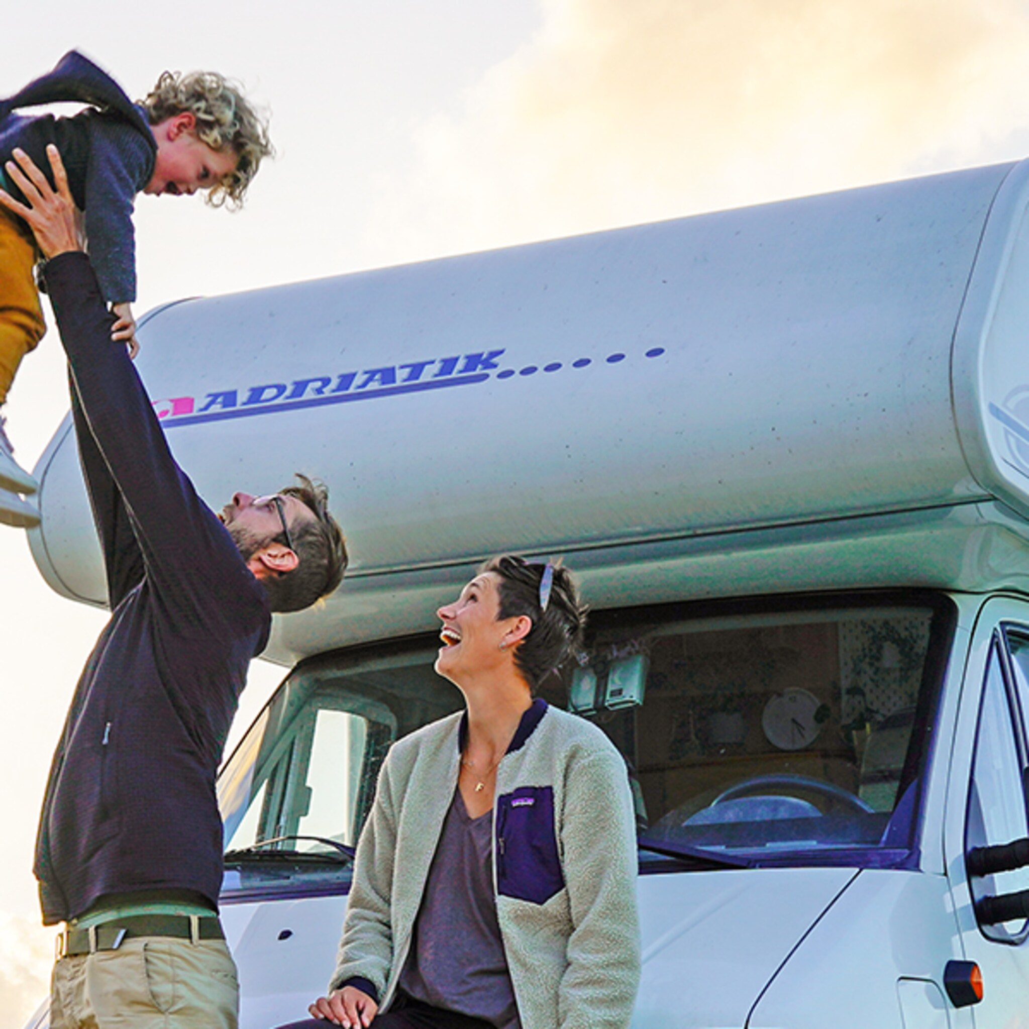 keri en haar gezin leven en werken vanuit hun camper en gaan kriskras europa door