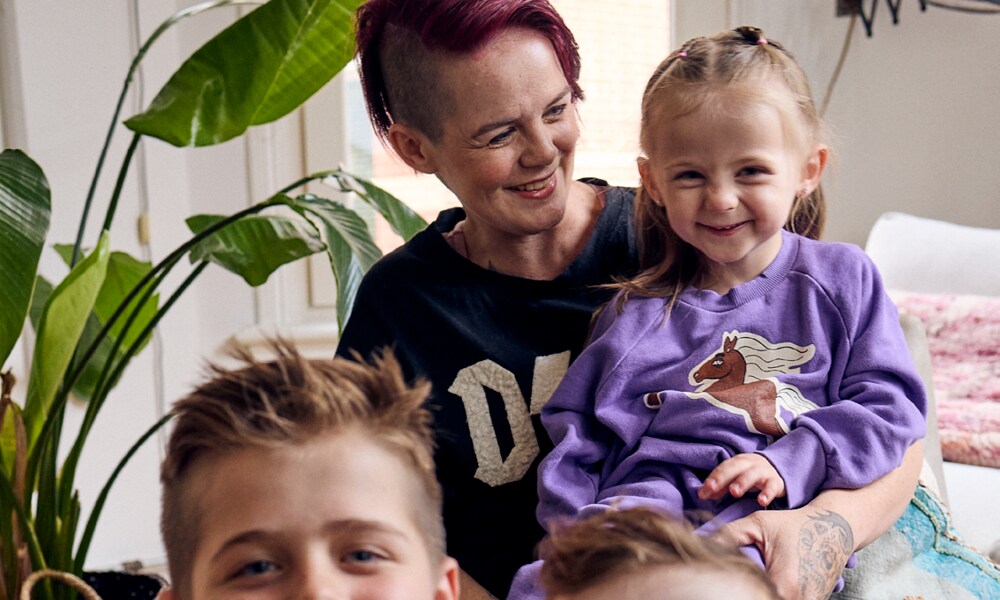 Lesley leeft met drie kinderen van de bijstand: ‘Hun buikjes vullen is mijn belangrijkste taak’ Ouders van Nu Redactie