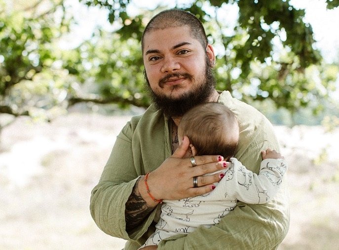 Ryan over baby Ravi: ‘Moeder worden wilde ik niet, maar ouder wél’ Ouders van Nu Redactie
