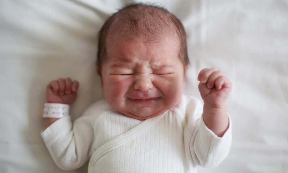 Onderzoek: Baby’s oefenen mogelijk al in de buik met huilen Ouders van Nu Redactie
