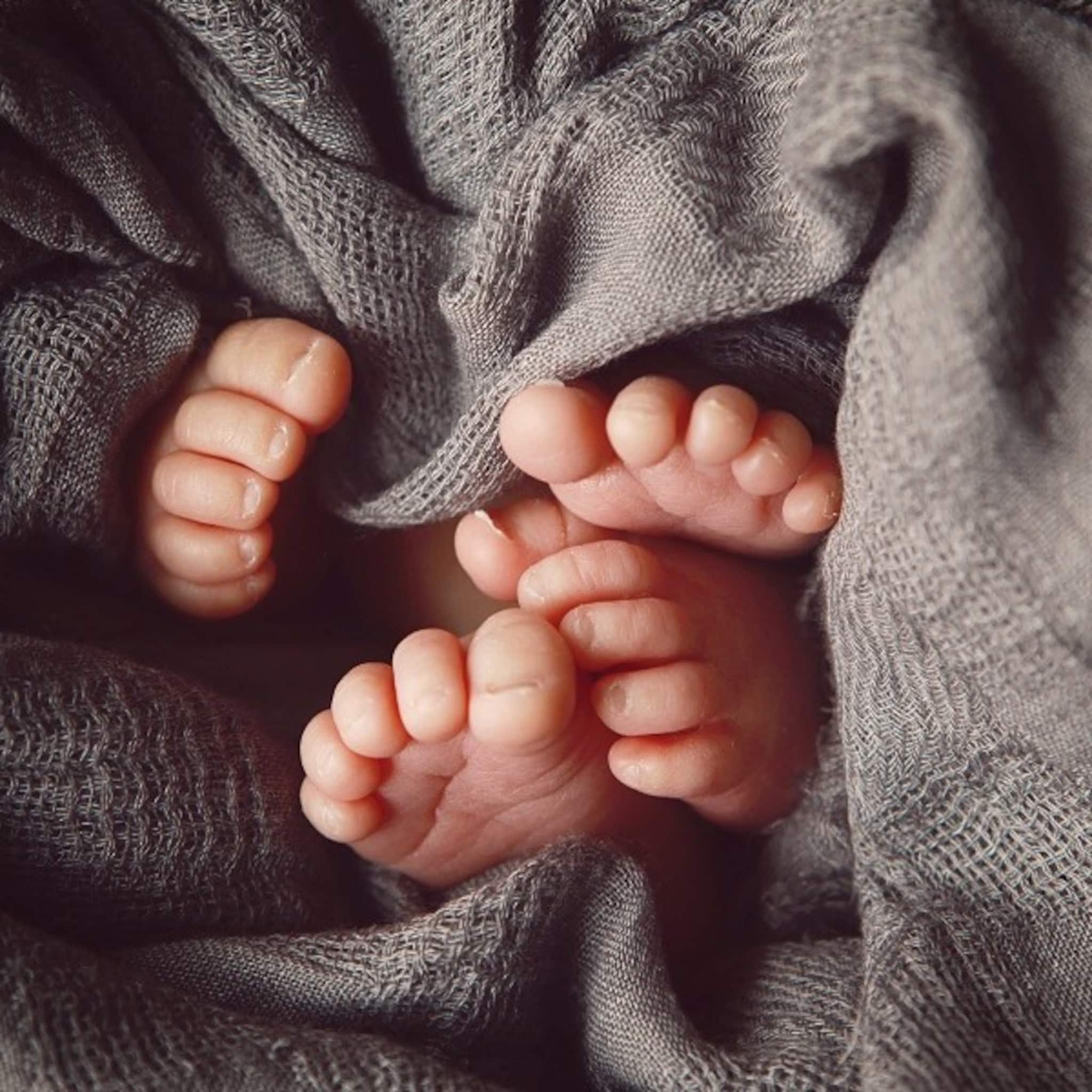 braziliaanse vrouw bevalt van tweeling van verschillende vaders