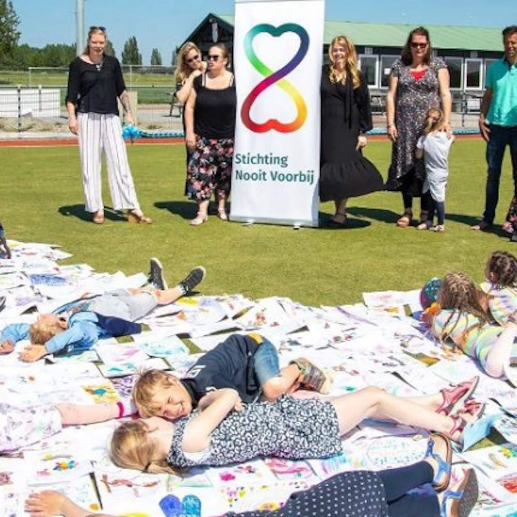 mirjam verloor baby florian hun broertje is niet lang bij ze geweest maar de kinderen missen hem wel