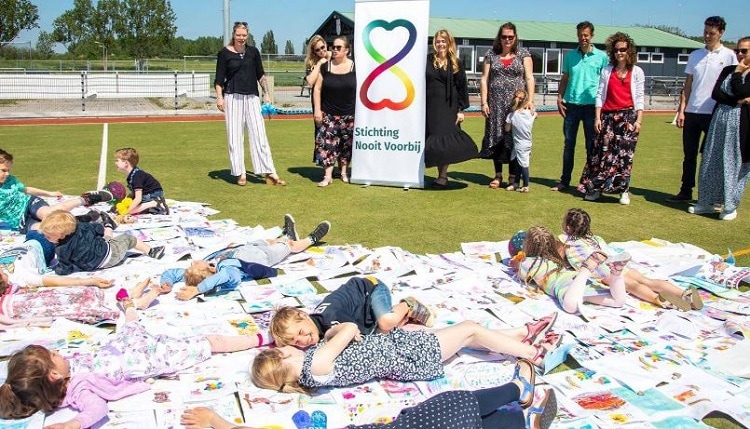 Mirjam verloor baby Florian: ‘Hun broertje is niet lang bij ze geweest, maar de kinderen missen hem wel’ Ouders van Nu Redactie