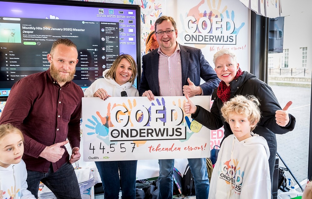 Ouders tijdens lerarenstaking met pop-upklas bij het Binnenhof Ouders van Nu Redactie