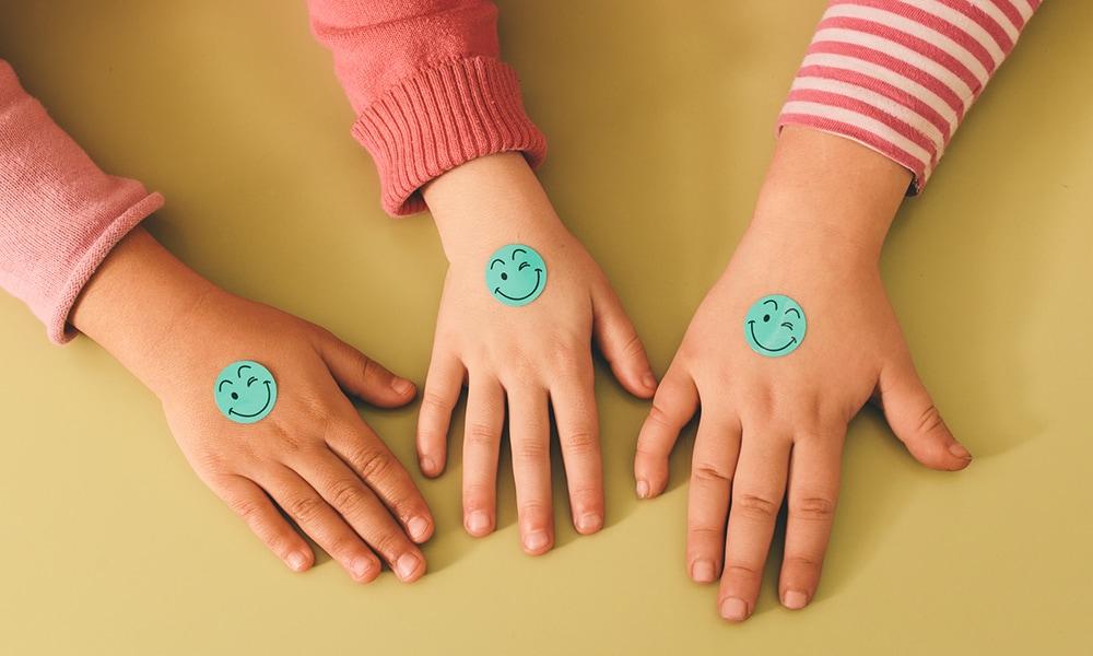 Spelen met stickers: verrassend leuk én leerzaam voor je peuter Ouders van Nu Redactie