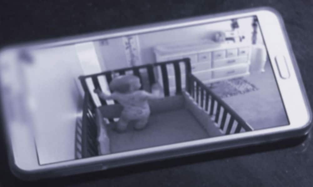Deze moeder waarschuwt voor babyfooncamera-hack Ouders van Nu Redactie