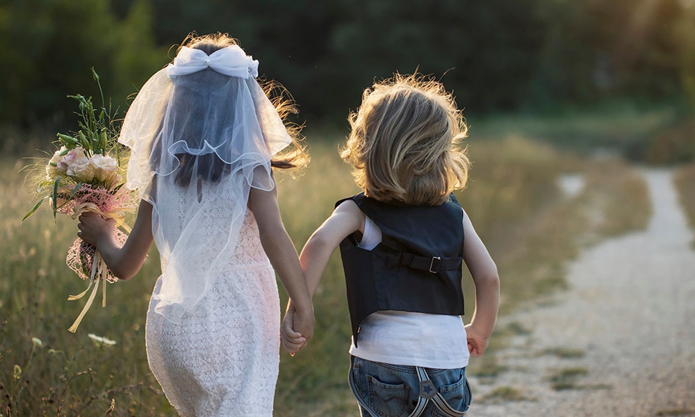 8 originele ideeën om je kind bij de huwelijksceremonie te betrekken Getty Images
