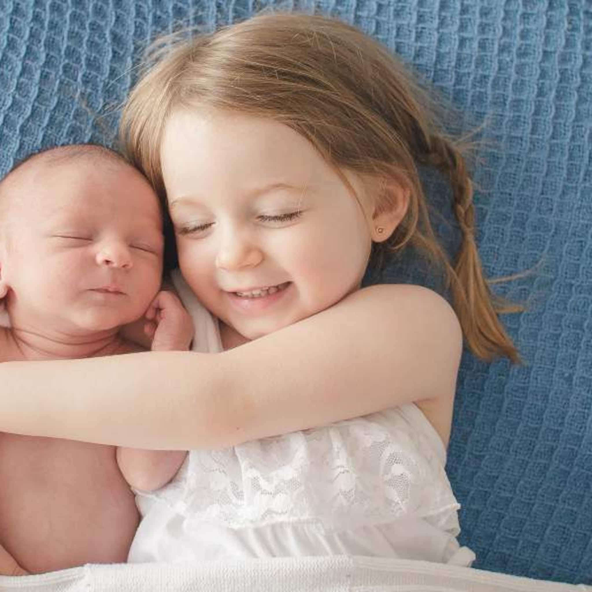 zo ga je om met je peuter of kleuter na de komst van een baby