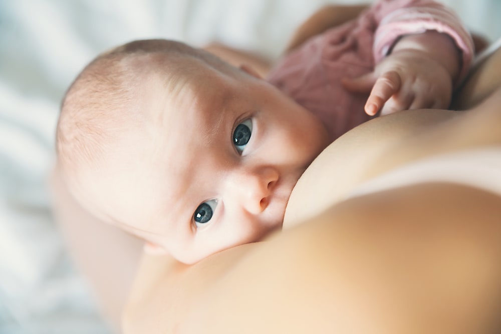 Borstvoeding versus flesvoeding: voor het IQ van je kind maakt het niets uit, aldus onderzoek Ouders van Nu Redactie