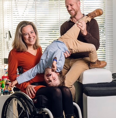 Een lichamelijke beperking en een kind opvoeden: deze ouders bewijzen dat het kan Ouders van Nu Redactie