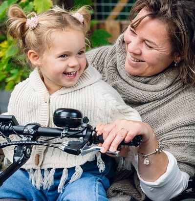Een lichamelijke beperking en een kind opvoeden: deze ouders bewijzen dat het kan Ouders van Nu Redactie