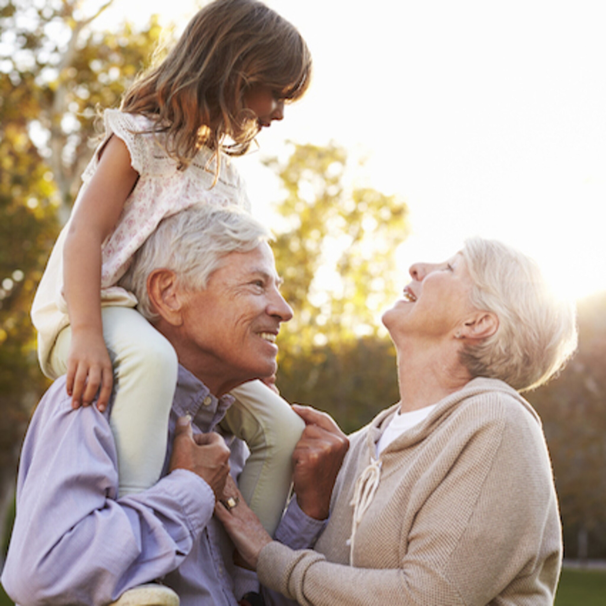 opa-s-en-oma-s-die-op-hun-kleinkinderen-passen-leven-gemiddeld-5-jaar-langer