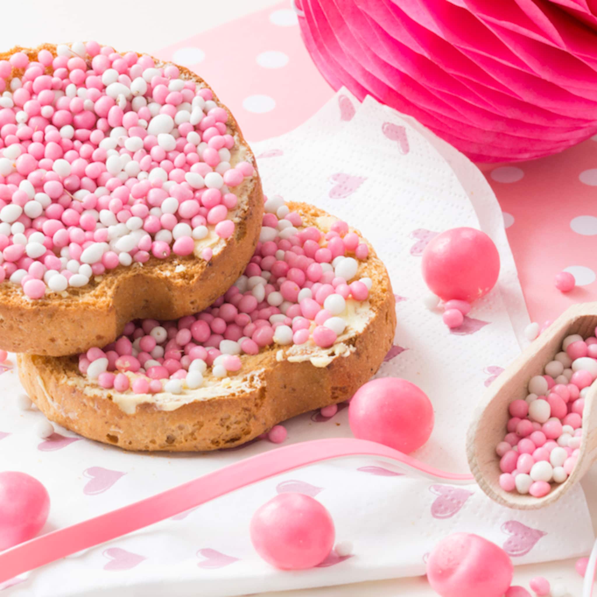 waarom we beschuit met muisjes eten bij een geboorte en alleen in nederland