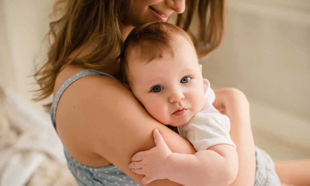 Je baby veel knuffelen heeft een positieve invloed op z’n DNA Ouders van Nu Redactie