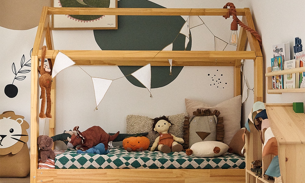 Kinderkamer inspiratie: ‘De muurschilderingen zijn speciaal ontworpen voor Micks kamer’ Ouders van Nu Redactie