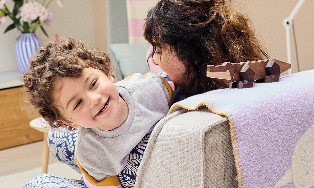 Kinderkamer inspiratie: ‘De muurschilderingen zijn speciaal ontworpen voor Micks kamer’ Ouders van Nu Redactie