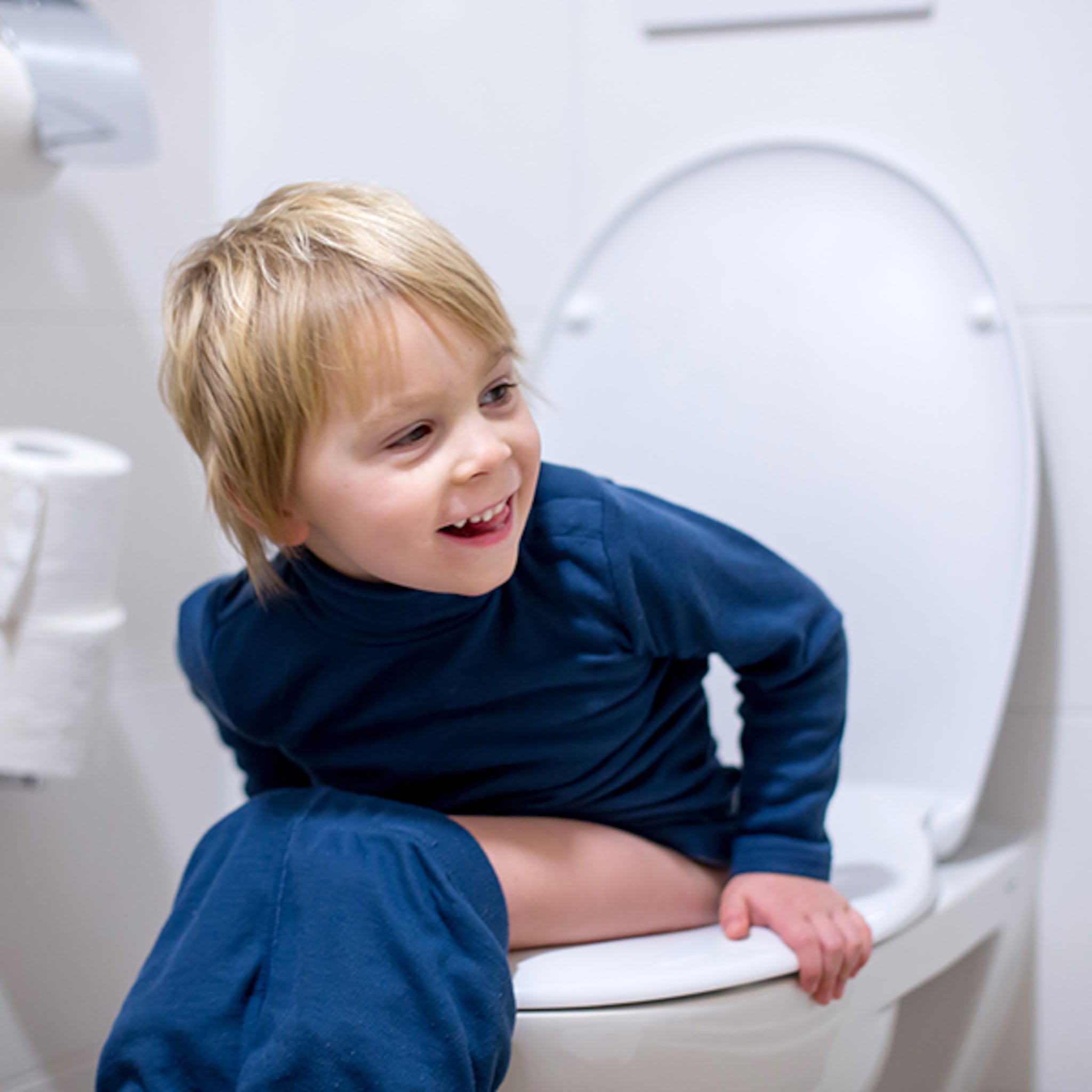 15x grappige en genante vragen die kinderen hun ouders stelden op de wc