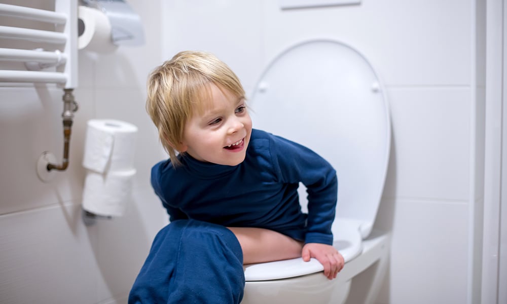 15x grappige en gênante vragen die kinderen hun ouders stelden op de wc Ouders van Nu Redactie