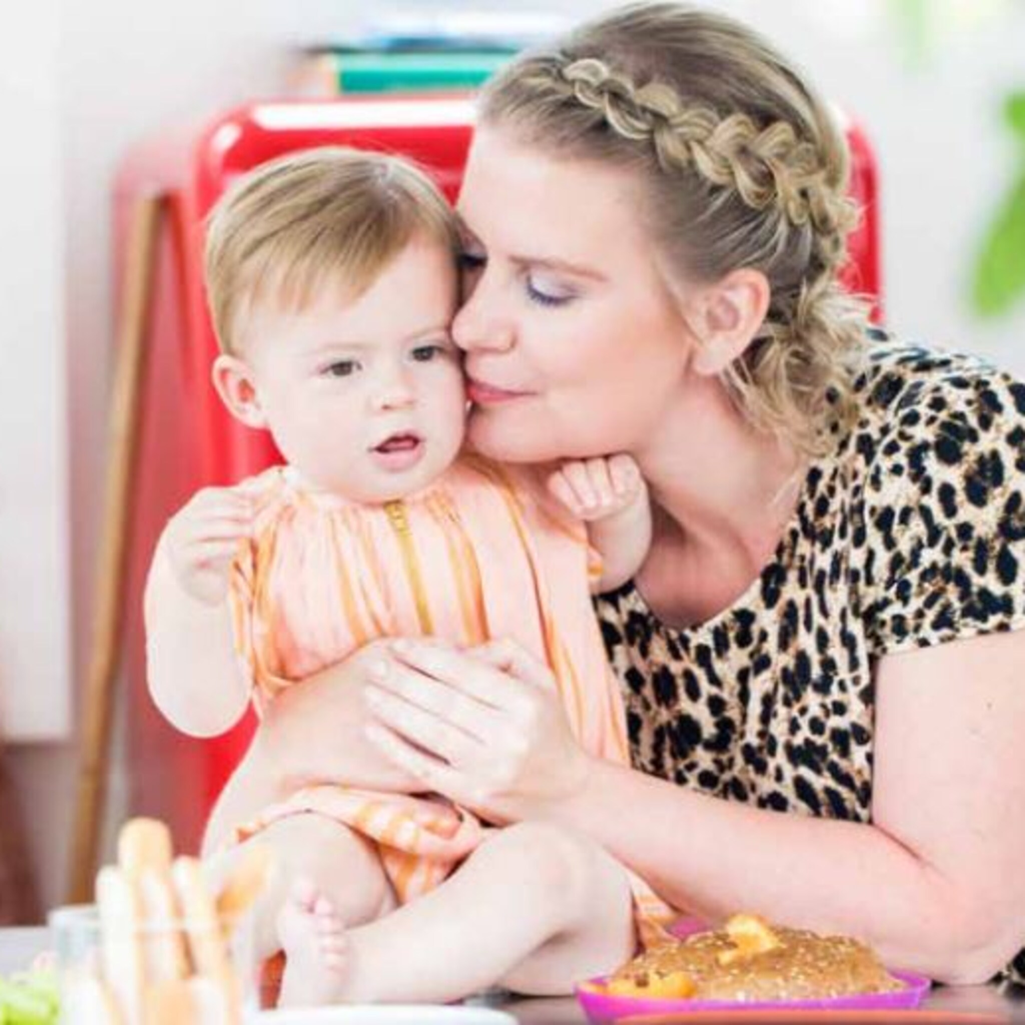 deze vrouwen wisten niet dat ze zwanger waren na twee keer persen lag er een baby tje in het toilet