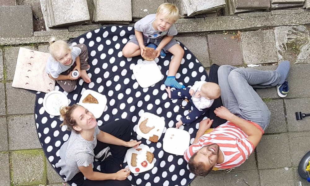 Tafelmanieren Daan Nieber: ‘Wij bepalen wat we eten, de kinderen bepalen hoeveel’ Ouders van Nu Redactie