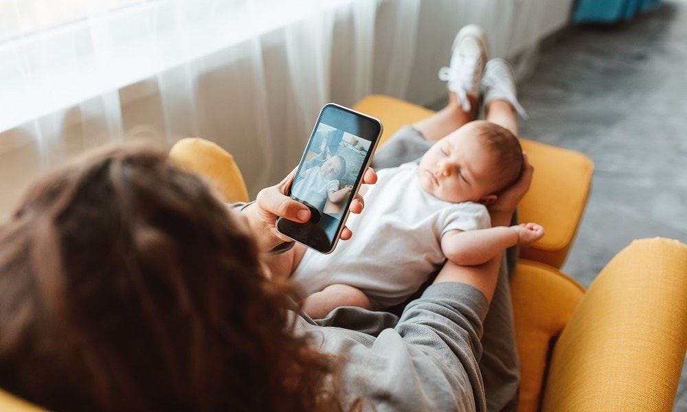Hallo, contact? Turen op een smartphone verslechtert de band met je kind
