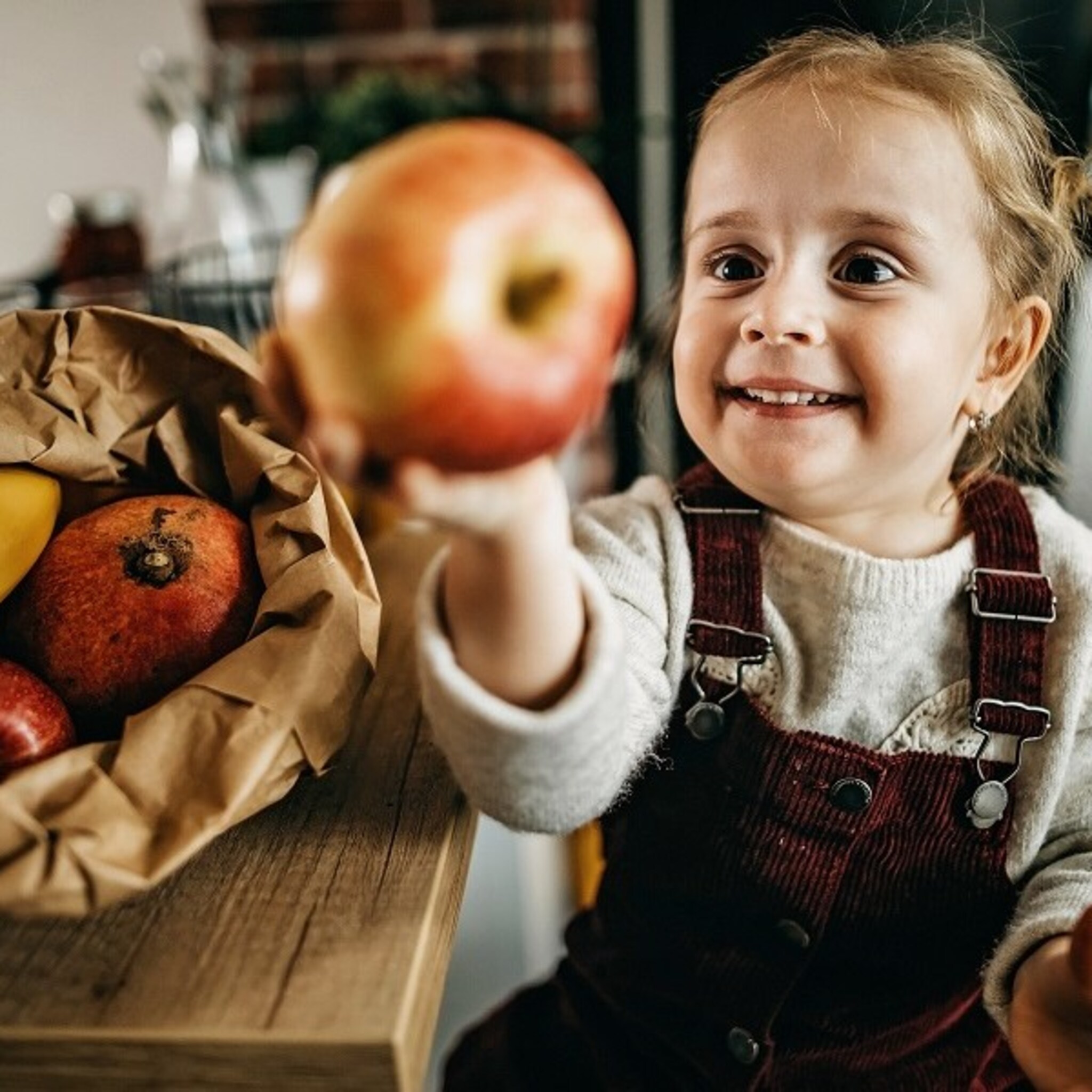 juf legt impact pesten uit met appels