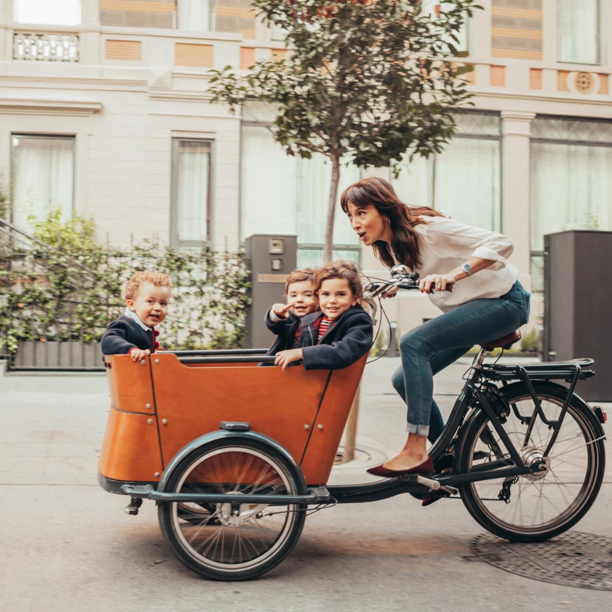 heel holland bakt de bakfietsmoeder is hier de paria van het fietspad