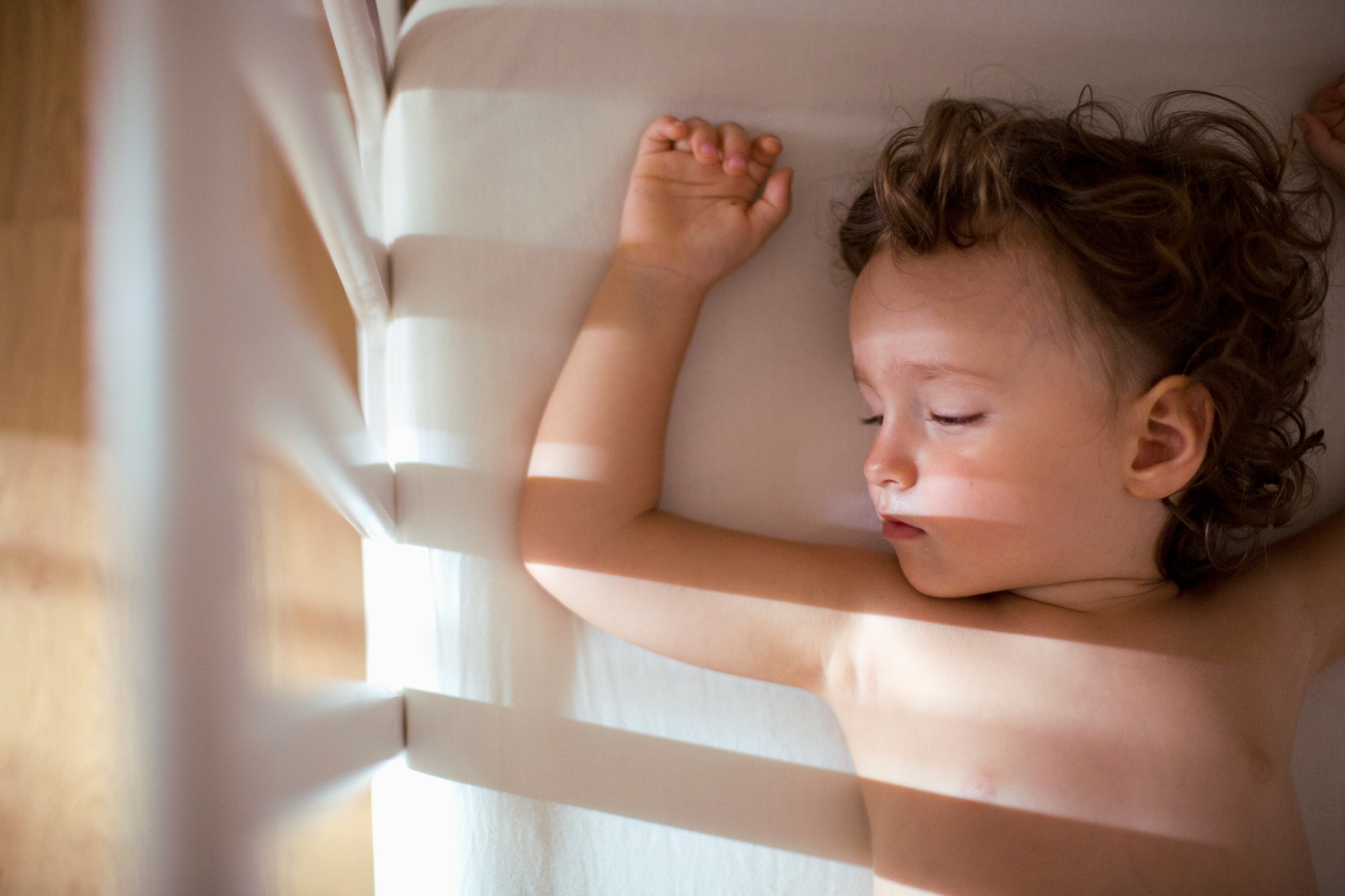 Kind slaapt in warme kamer Getty Images
