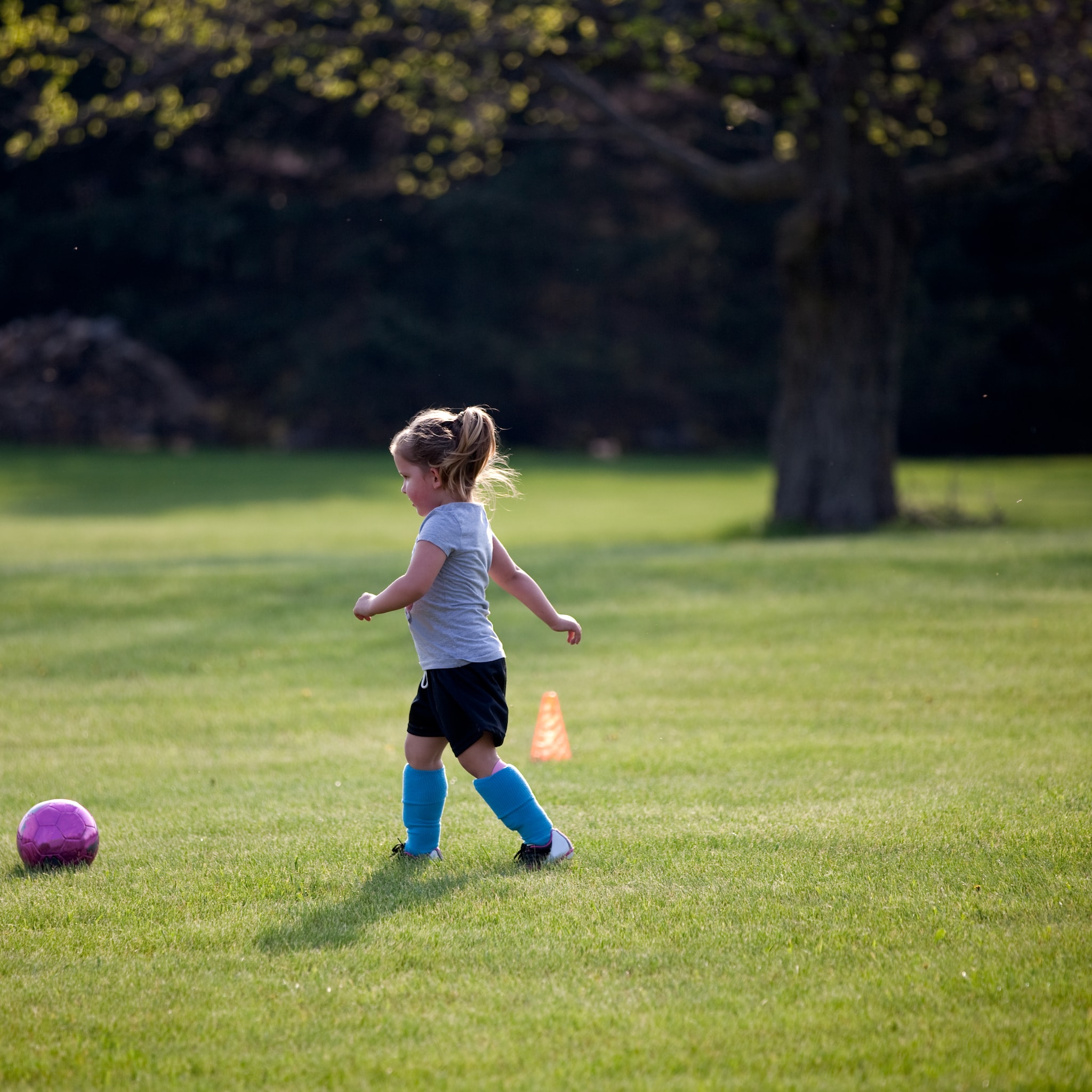 brandwonden door een voetbalshirt pas op met polyester kleding in de zon
