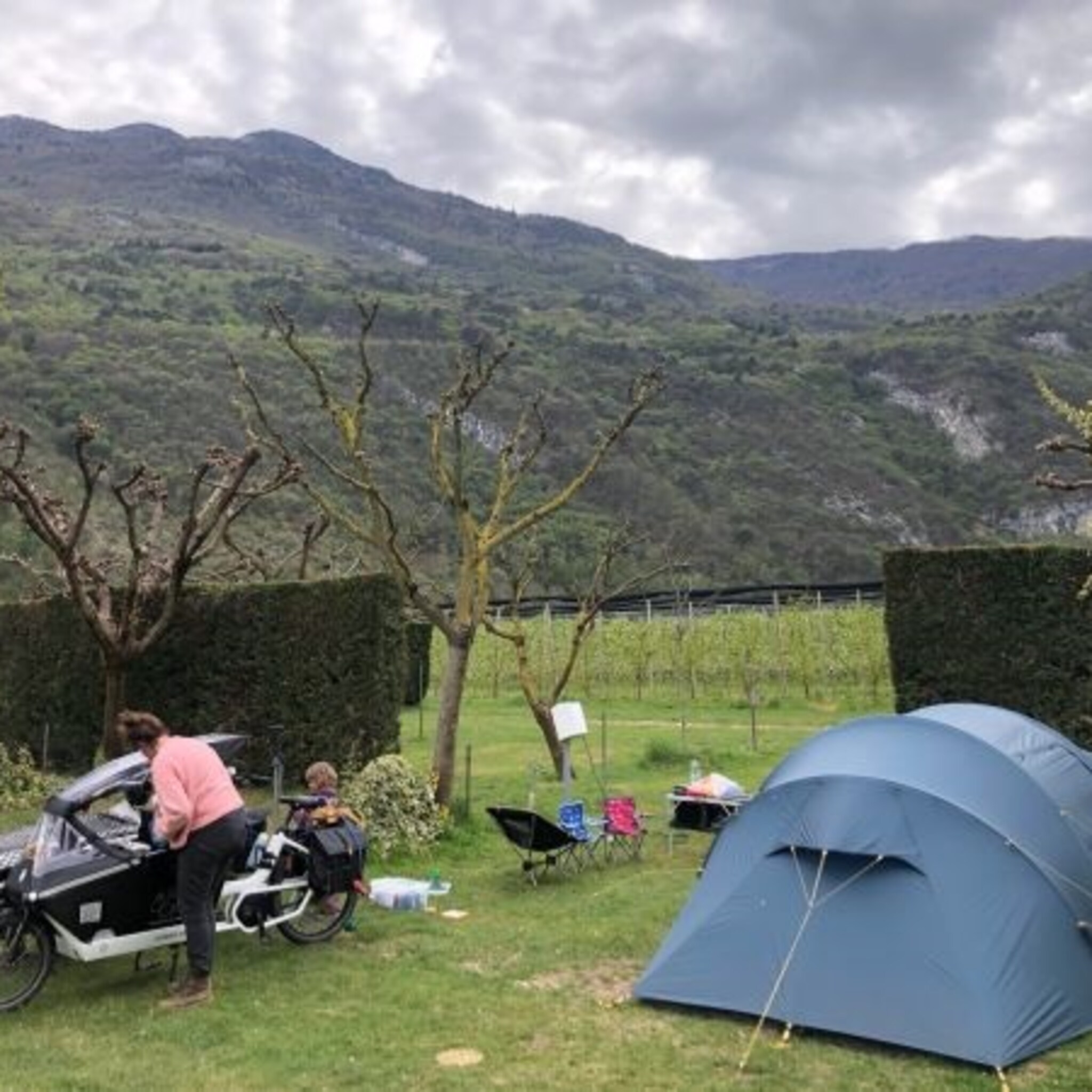 met de elektrische bakfiets op vakantie linda en floris nemen hun zoontjes 4 en 2 mee naar rome