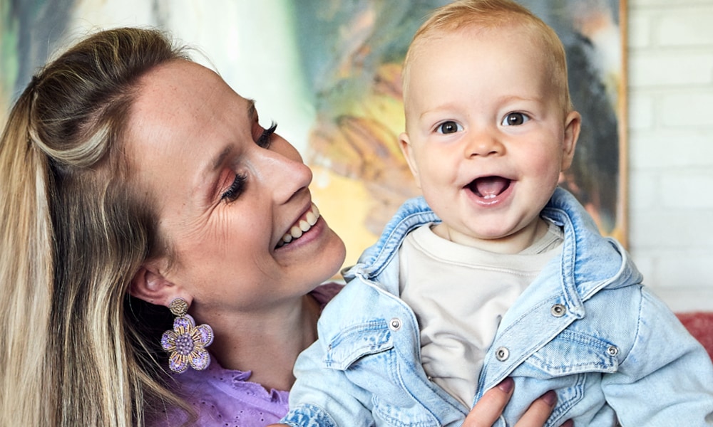Wendy Pos-van Gelder met haar kind. Kim Krijnen