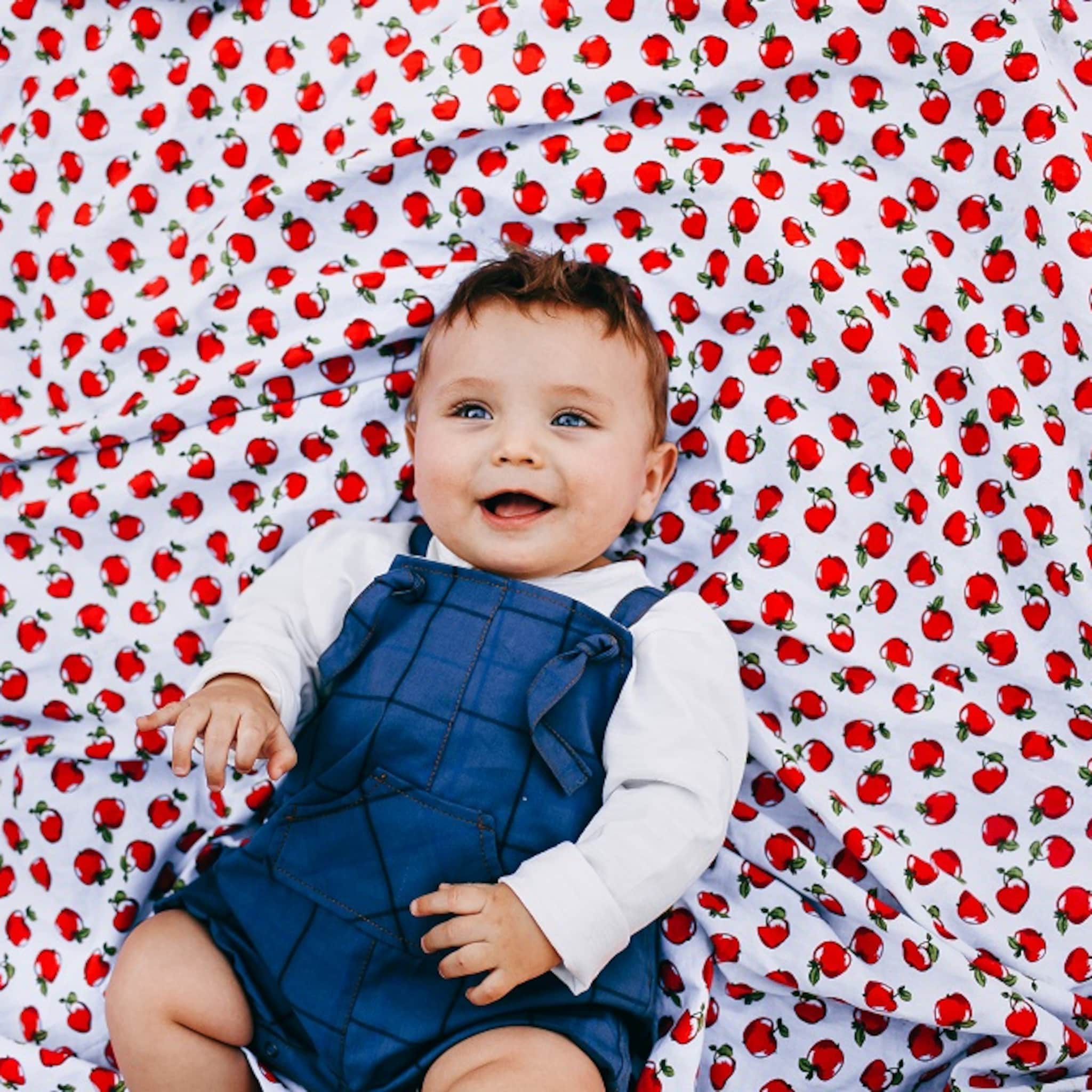 babykleding de garderobe van een pasgeboren baby