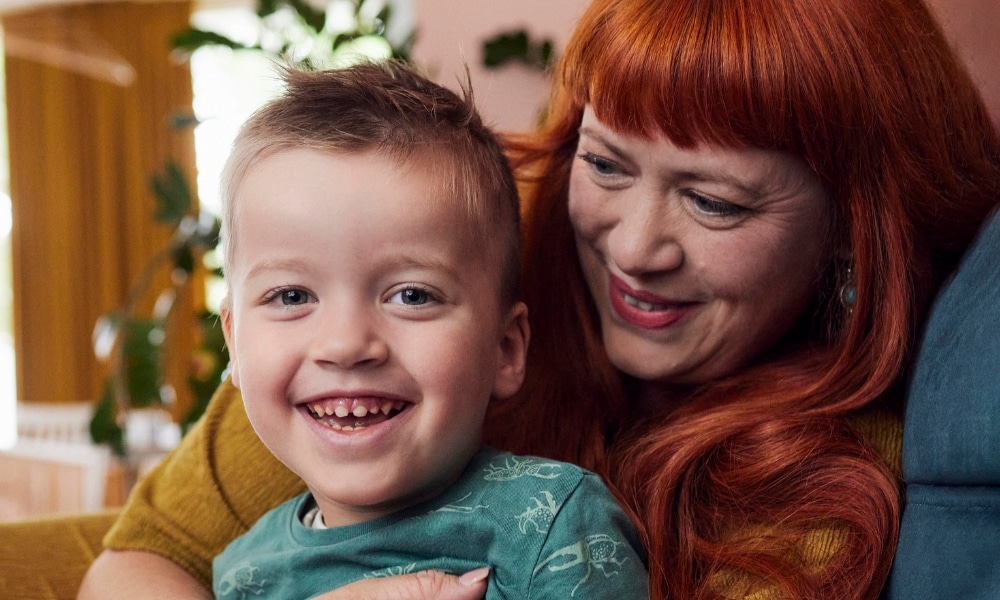 Mirjam Klerks en haar zoon Ravi Kim Krijnen