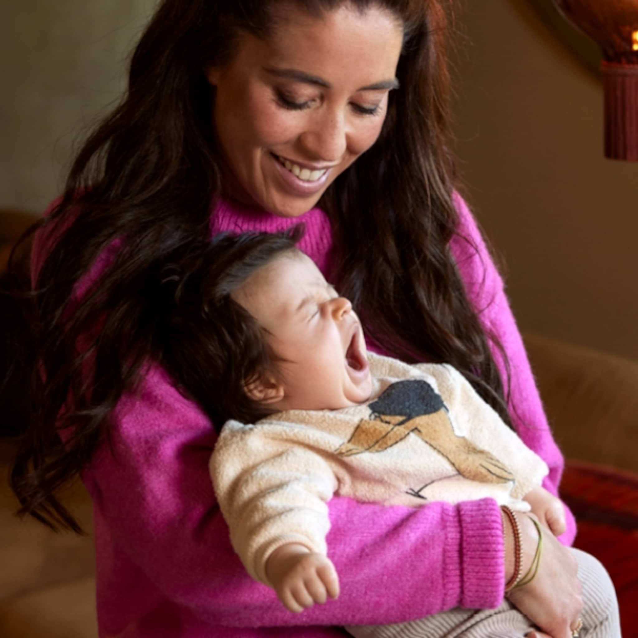 naomi wil een weekje weg en de vraag is met of zonder baby