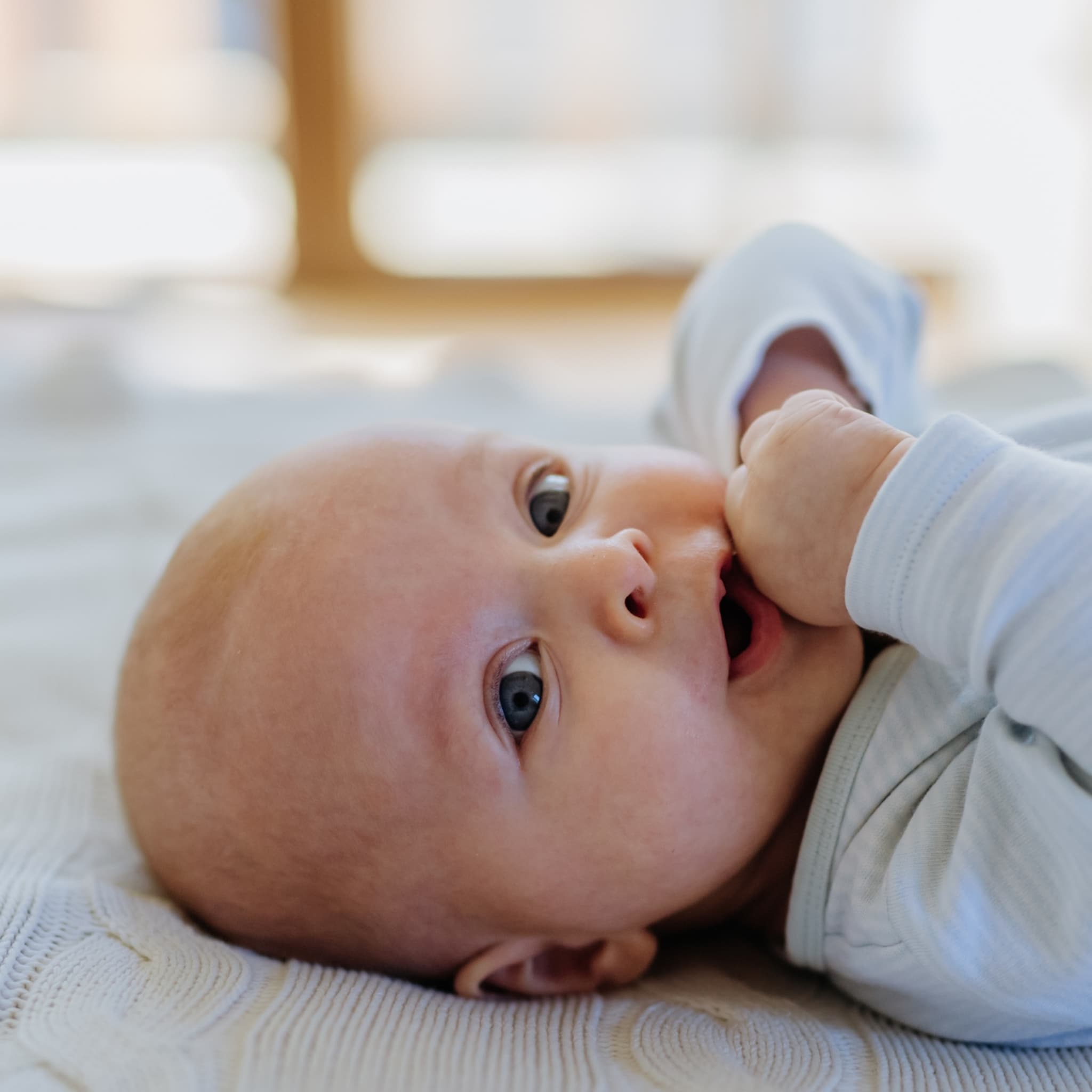 een extra dekentje over je baby in de winter liever niet zeggen experts
