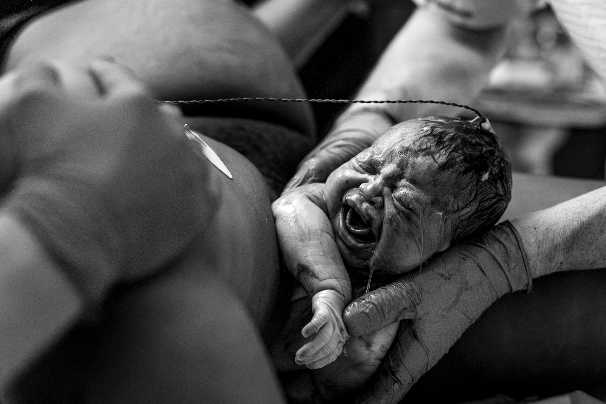Deze baby zette nog voordat ie volledig uit de buik is al een keel op Milou Dijkstra Fotografie